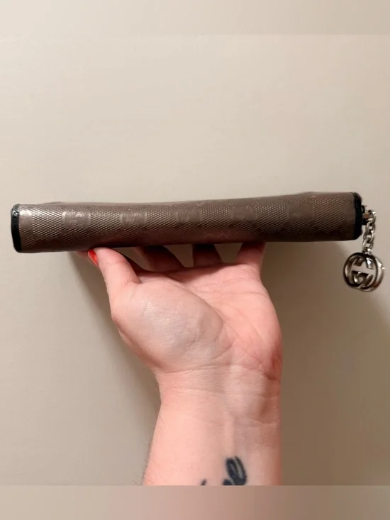 *Authentic* Gucci - Monogram Zippy Wallet - Picture 6 of 15